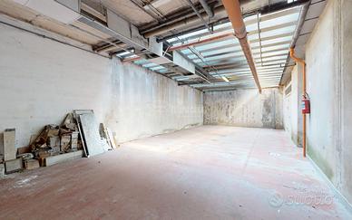 AMPIO MAGAZZINO SOTTERRANEO