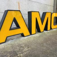 Lettere provenienti da insegna luminosa