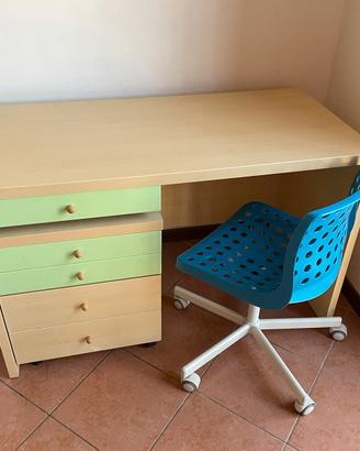 Set scrivania, cassettiera e sedia girevole