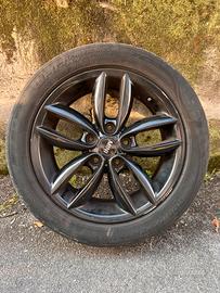 Cerchi in lega da 17 e gomme Mini Countryman