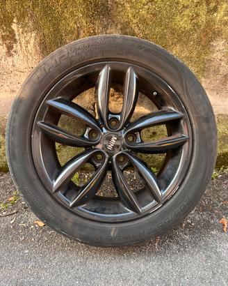 Cerchi in lega da 17 e gomme Mini Countryman