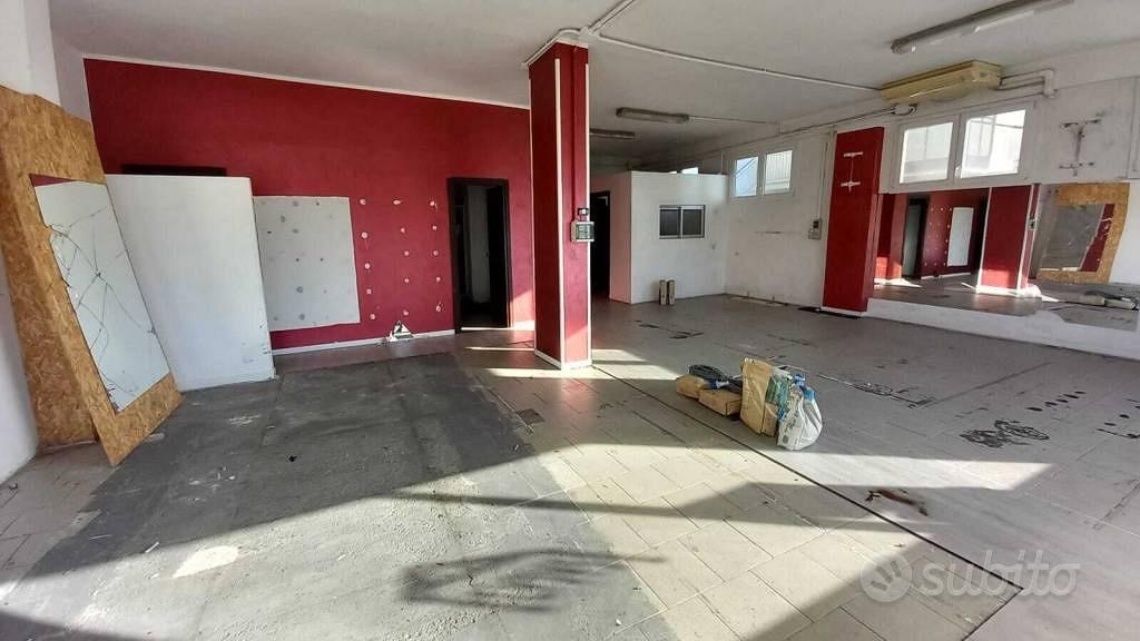 Attività / Licenza di 98 m² con 1 locale a Riccion - Vista 4