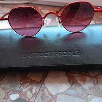 Occhiali da sole tondi DISTRICT PEOPLE rossi con c
