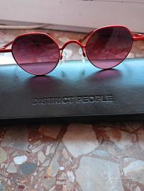 Occhiali da sole tondi DISTRICT PEOPLE rossi con c