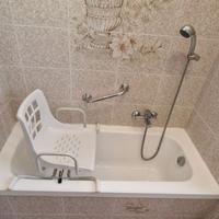 Sedia girevole per vasca da bagno