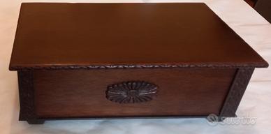 Servizo di posate in cofanetto di legno