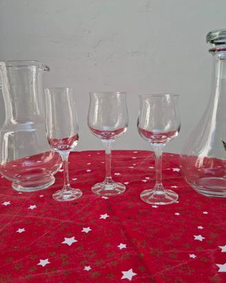 Set bicchieri con brocca e bottiglia