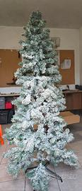 Albero di  Natale innevato