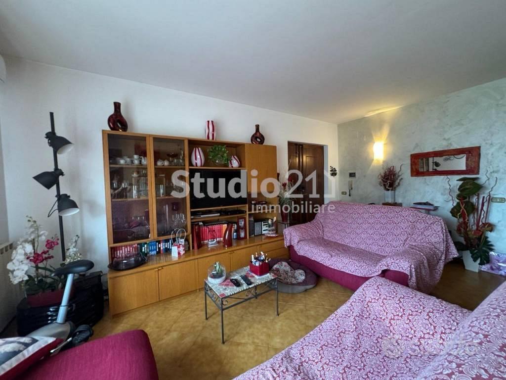 Appartamento di 100 m² con 5 locali e box auto a F - Vista 4