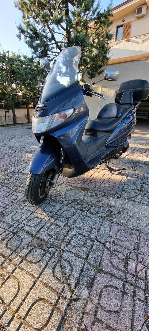 Suzuki Burgman 250. Perfetto e ben tenuto - Moto e Scooter In vendita a ...