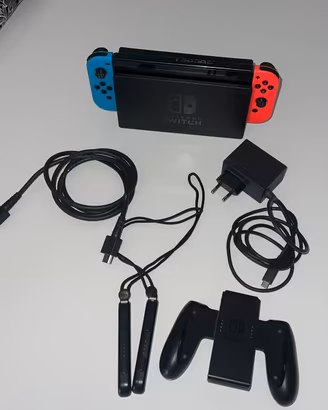 Nintendo Switch V2  5 giochi+ controller e accesso