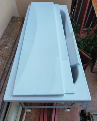 Vasca da bagno con pannelli