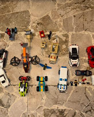 Lotto LEGO - auto, veicoli e personaggi