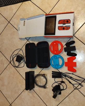 Nintendo Switch completa di scatola e accessori