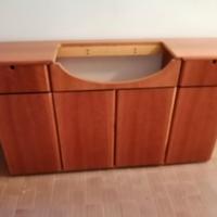 Mobile bagno in ciliegio con accessori e specchio 