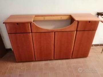 Mobile bagno in ciliegio con accessori e specchio 