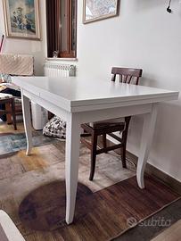 Tavolo da soggiorno bianco