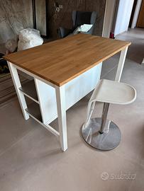 Isola Ikea con 2 sgabelli