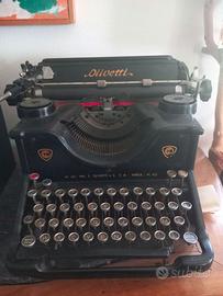 Macchina da scrivere d'epoca "Olivetti Ivrea M 40"