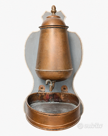 Lavabo da parete vintage in rame con serbatoio