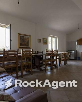 Villa di 300 m² con più di 5 locali a Montepaone