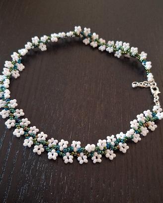 Collanina girocollo choker con perline in vetro