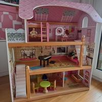 Casetta delle bambole in legno