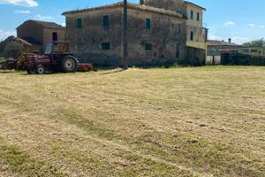 Immobile libero su tre lati 240mq con giardino
