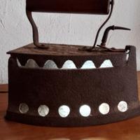 antico ferro da stiro trasformato aib lampada