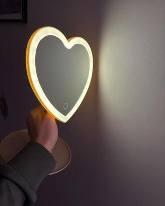 Specchio LED a cuore – makeup e/o decorozioone