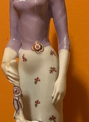 Hollohaza Ungheria Porcellana Figura Donna