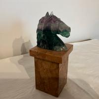 Scultura Testa di Cavallo in fluorite arcobaleno