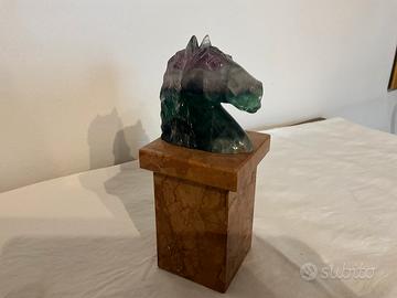 Scultura Testa di Cavallo in fluorite arcobaleno