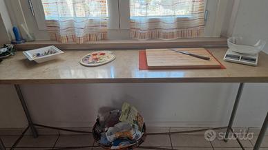 Tavolo da lavoro con piano in marmo