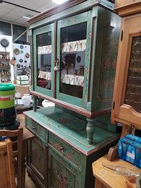 Credenza in stile tirolese
