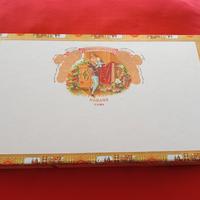 scatola in legno nuova cubana per sigari.