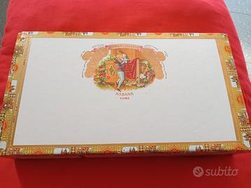 scatola in legno nuova cubana per sigari.