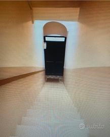 Brindisi . Centro storico, casa autonoma.