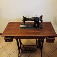  Macchina da cucire Singer a pedale 