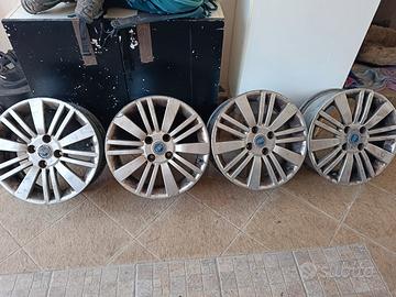 cerchi in lega  più 4 gomme stive 