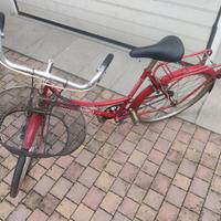 bici rossa da donna