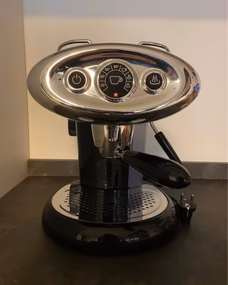 macchina per caffe illy