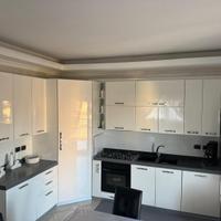 Cucina angolare laccata bianca artigianale