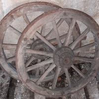 2 ruote carretto antiche