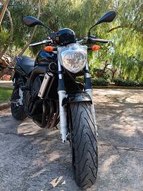 YAMAHA FZ6 con 19.600 Km.