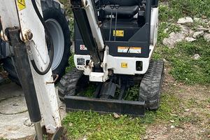 Miniescavatore Bobcat 323 J