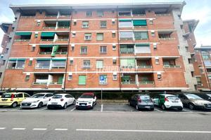 AMPIO TRILOCALE IN ZONA BEN SERVITA!