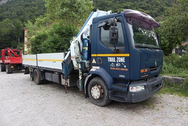 Macchina Operatrice Renault Midlum 270 con GRU