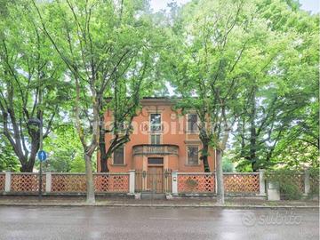 Villa di 600 m² con più di 5 locali e box auto dop