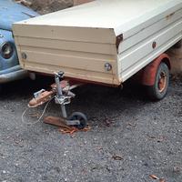 Carrello con gancio per auto